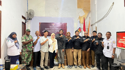 Foto bersama perserta Rapat Pleno.
